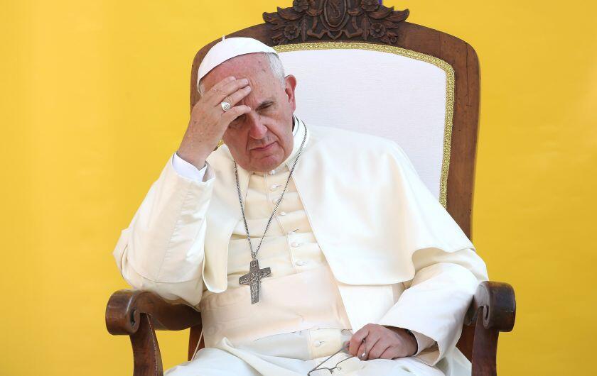 Papa lamenta muerte de familiares en accidente automovilístico