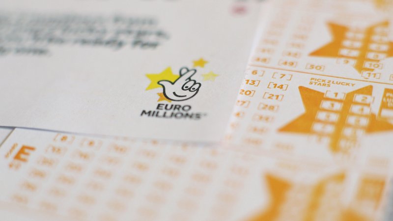 Sacerdote gana medio millón de euros en el sorteo de Euromillones
