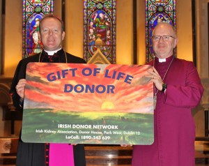 El arzobispo Eamon Martin y el arzobispo Richard Clarke en el lanzamiento de FleshandBlood en Dublín.  Foto cortesía: Lynn Glanville. 