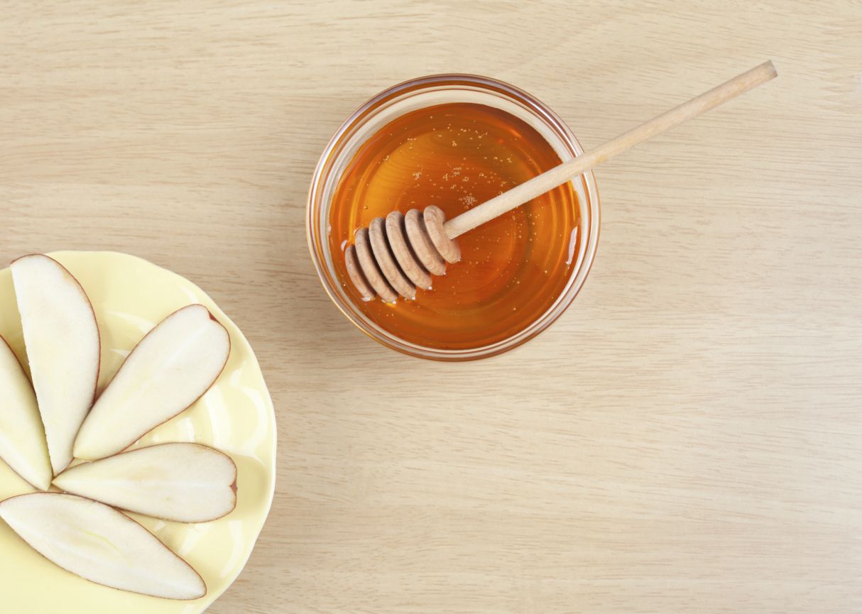 ¿Por qué comemos manzanas con miel en Rosh Hashaná?