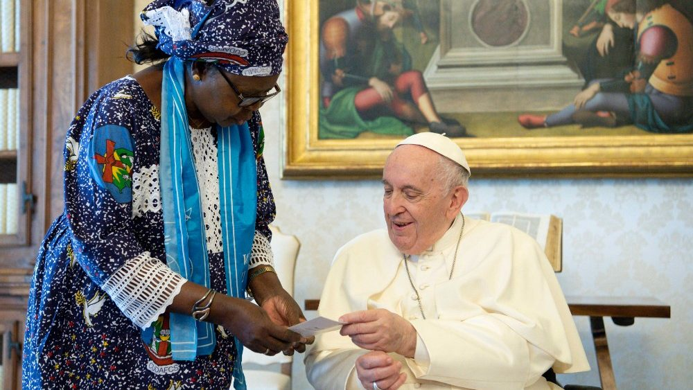 El Papa da la bienvenida a las mujeres católicas: “Os trajimos la voz