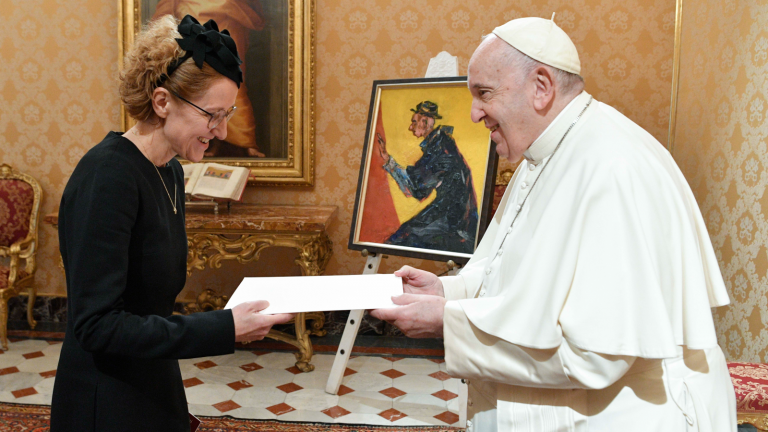 El Papa recibe en audiencia al nuevo embajador de la