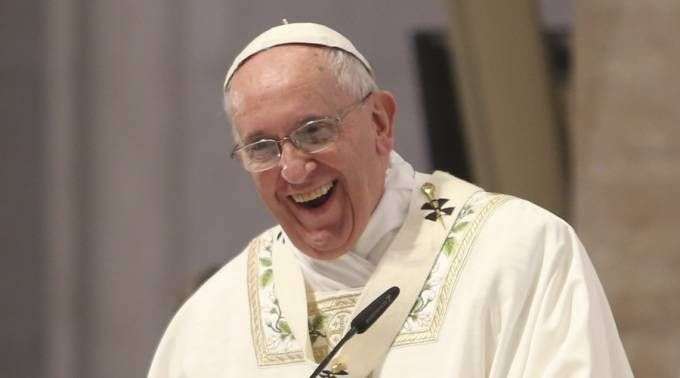 Resultado de imagen para foto del papa francisco riendo