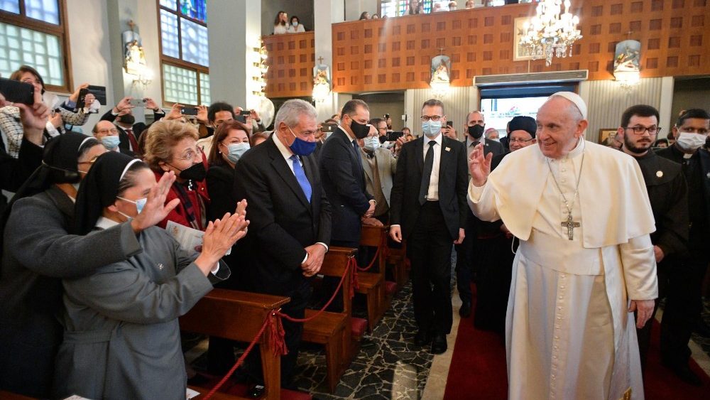A la comunidad católica, el Papa pronunció su primer discurso en Chipre