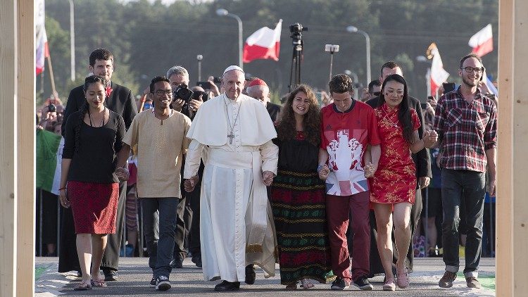 El Papa Francisco y algunos jóvenes durante la Jornada Mundial de la Juventud en Polonia en 2016