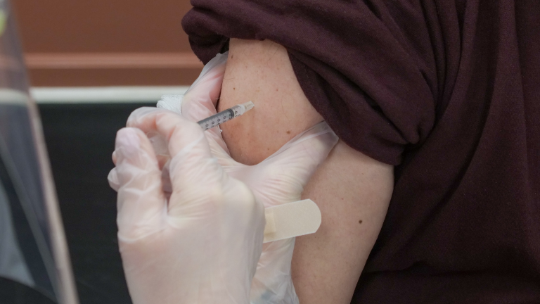 La vacunación contra la gripe comienza este lunes en