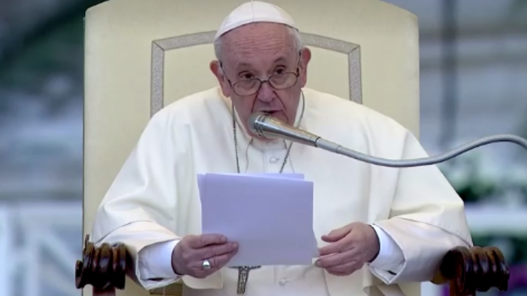 “No tengáis miedo”, dice el Papa a los jóvenes en la vigilia
