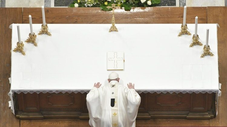 Papa: “Basta ya de polémicas sobre la liturgia,