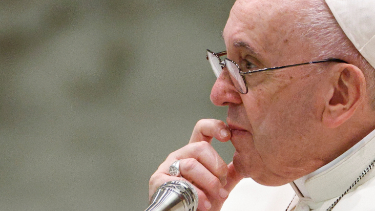 Papa Francisco en conferencia: "Sólo el amor salva la vida"