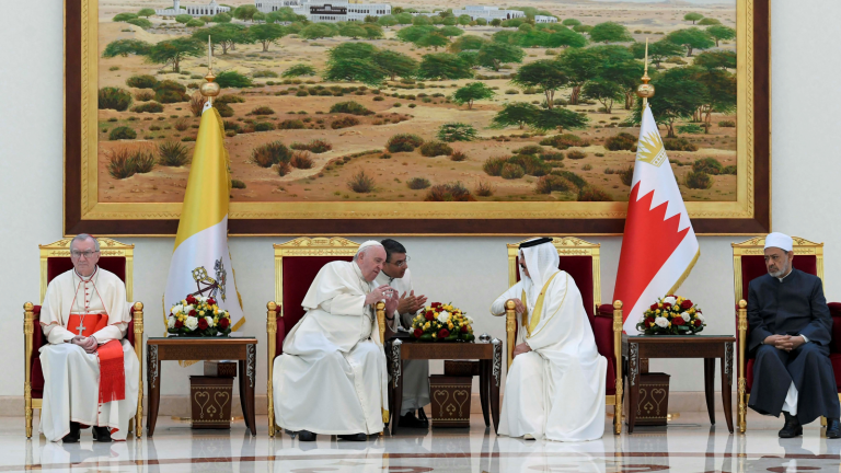 Papa Francisco finaliza visita apostólica a Bahréin