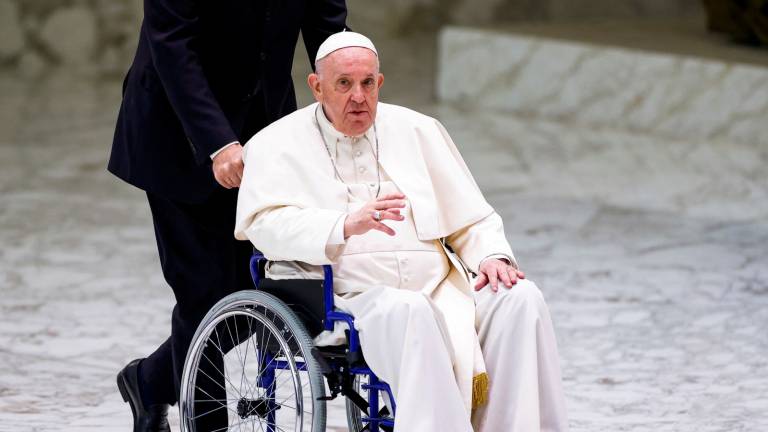 Papa Francisco pospone viaje a África a pedido de médicos