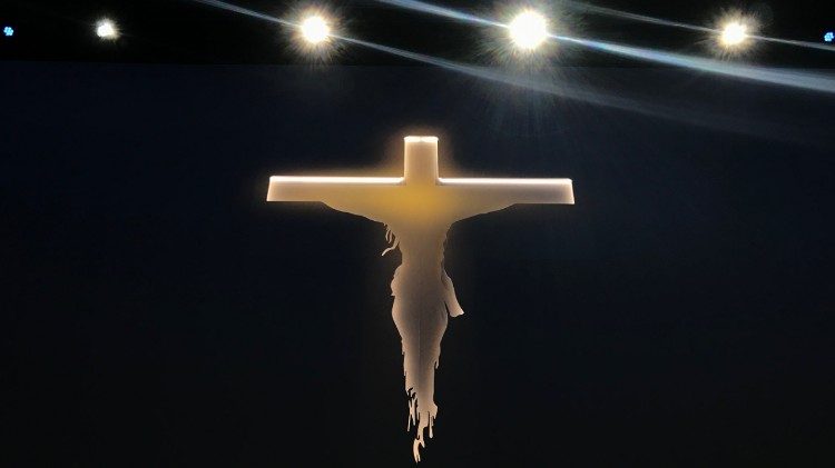Crucifixo na missa celebrada pelo Papa Francisco no Palexpo de Genebra, SuÃ­Ã§a