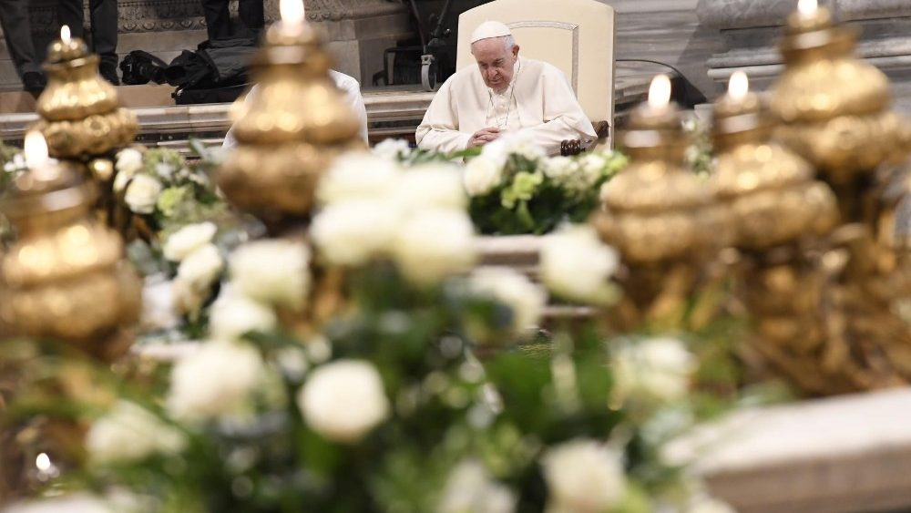Papa en Fiesta de la Divina Misericordia: Jesús nos quiere