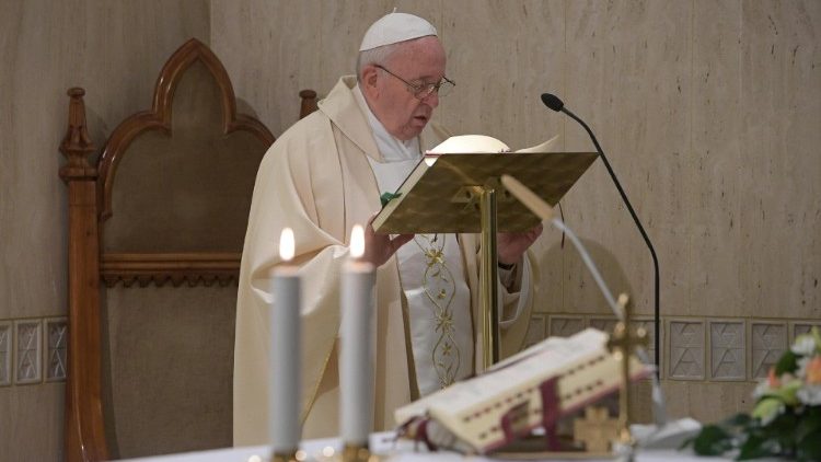 Papa Francisco durante a Missa celebrada na Capela da Casa Santa Marta