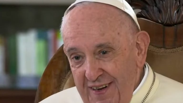 Papa en entrevista: Diálogo es dejar de lado el